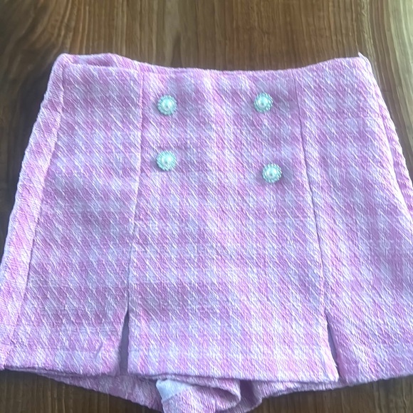 NWOT plaid skort with faux pearl buttons 🩷 New without tags. Ladies small - Picture 6 of 10